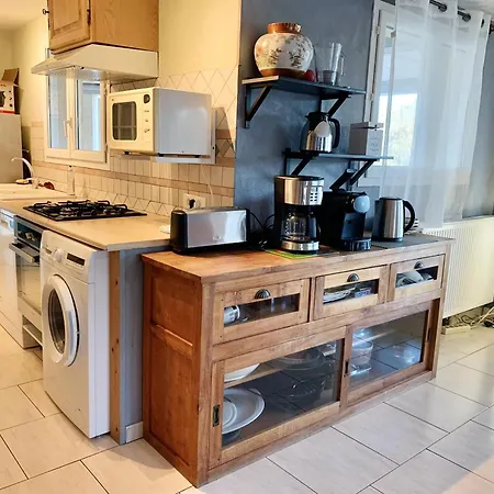 Maison Charmante A Saint-gery Avec Piscine Partagee بيت للعطل