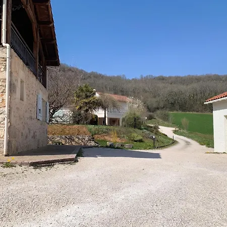 Maison Charmante A Saint-gery Avec Piscine Partagee بيت للعطل
