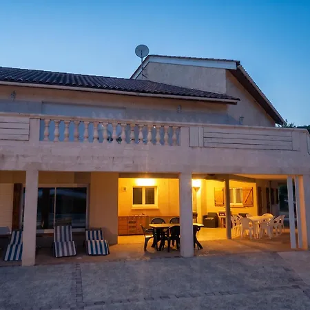 Maison Charmante A Saint-gery Avec Piscine Partagee بيت للعطل
